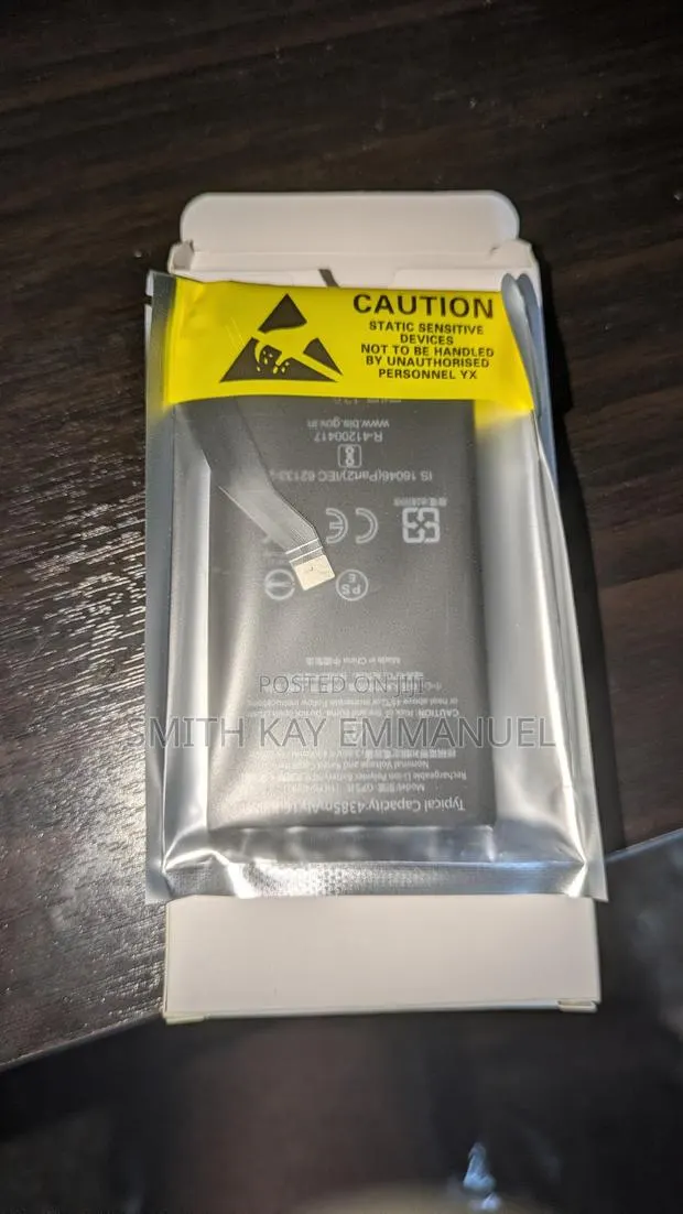 Pixel 7a Replacement Battery · Photo 1