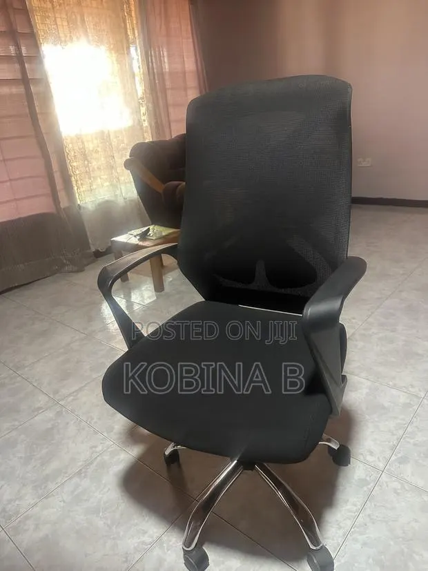 Swivel Chair · Photo 1