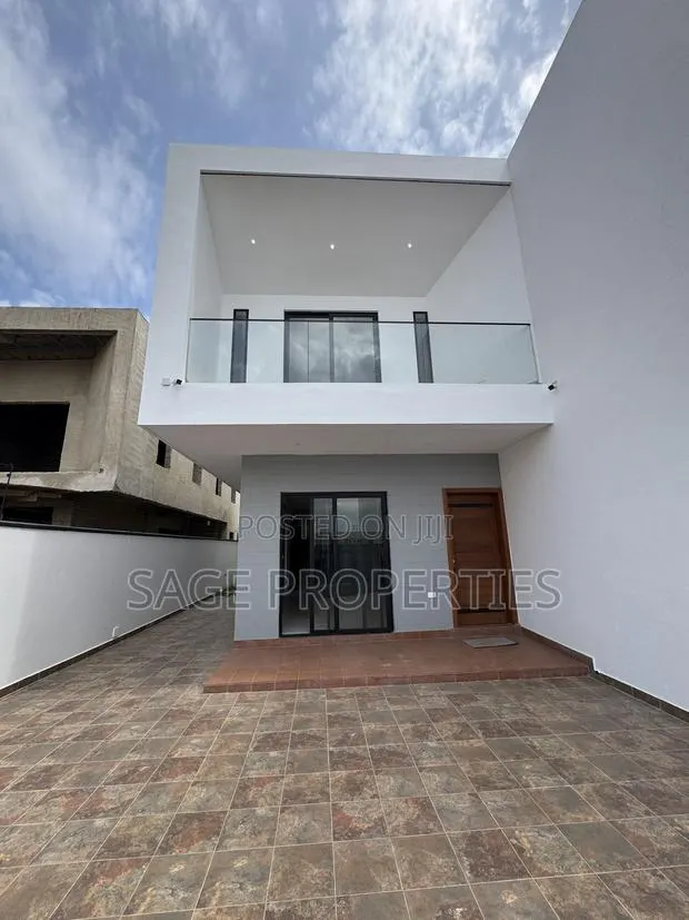 3bdrm Duplex in Manet Junction for sale · Photo 1