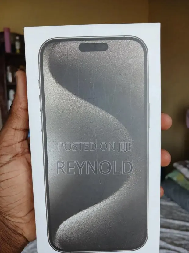 Apple iPhone 15 Pro Max 1 TB Silver · Photo 1