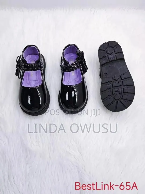 Kids Shoes · Photo 1
