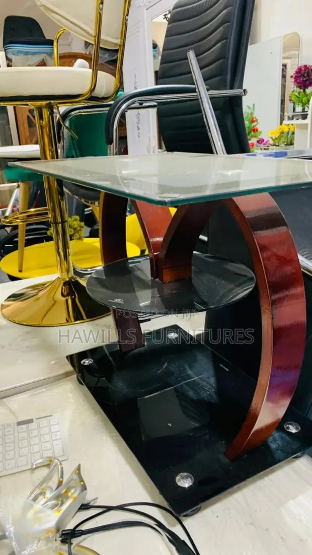 Glass Coffee Table · Photo 1