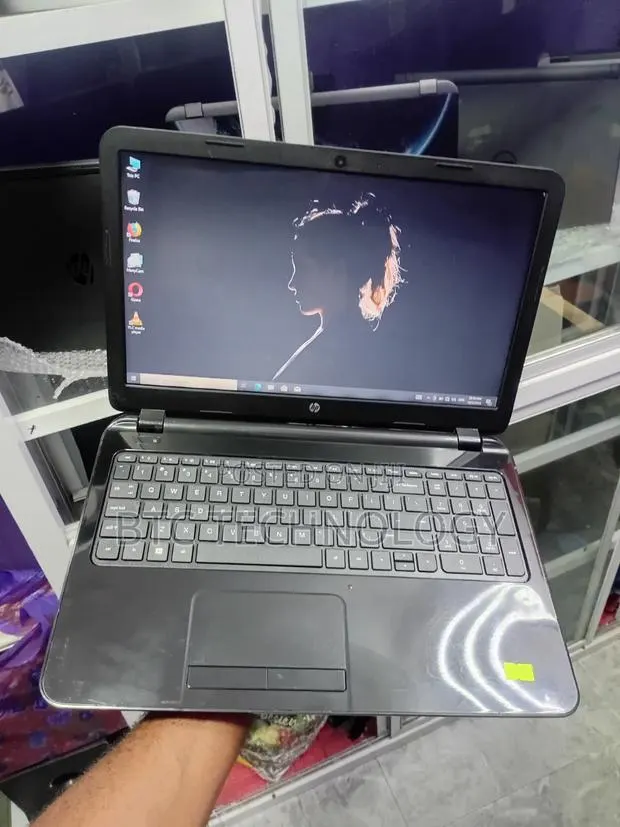 Laptop HP Pavilion 15 8GB AMD A4 SSD 128GB · Photo 1