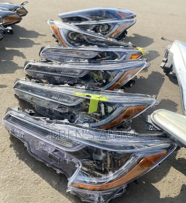 Used Toyota Corolla 2020 LE Headlights · Photo 1