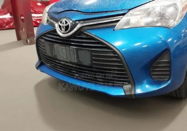 Toyota Yaris SE Hatchback 5dr 2017 Blue · Photo 4