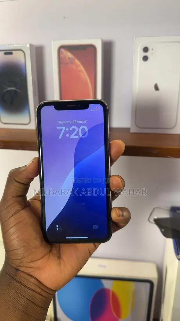 Apple iPhone XR 64 GB Black · Photo 1