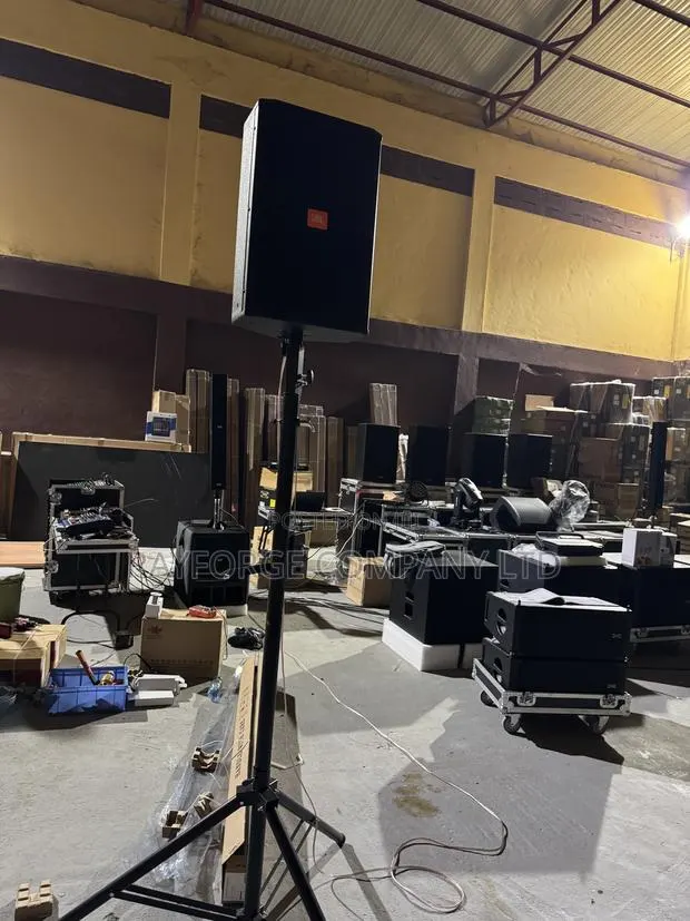 3-Meter Hand Crank and Stereo · Photo 1