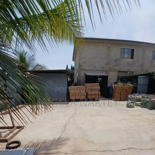 400 Sq Meter Warehouse With 4 Bedroom House For Sale At Spintex · Photo 1