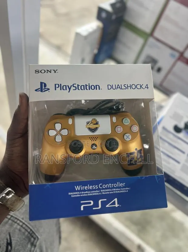 PS4 Controllers · Photo 1