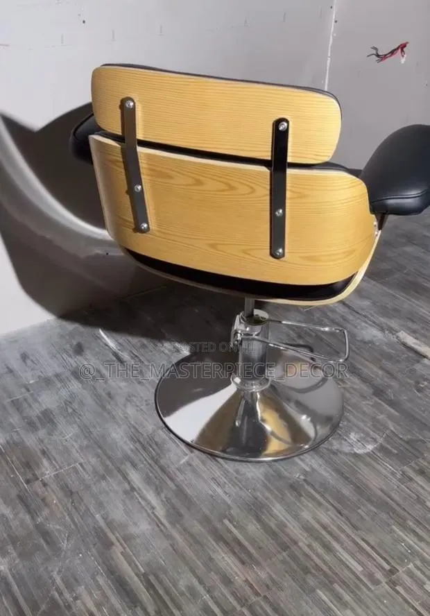 Salon Barber Chair Or Styling Chair Available In Accra · Photo 2