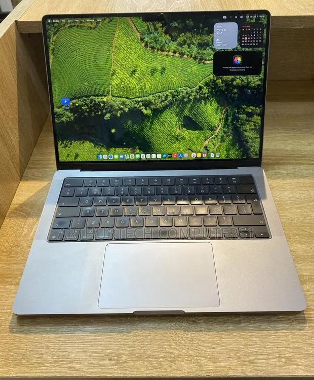 Laptop Apple MacBook Pro 2021 M1 16GB Apple M1 Pro SSD 512GB · Photo 1
