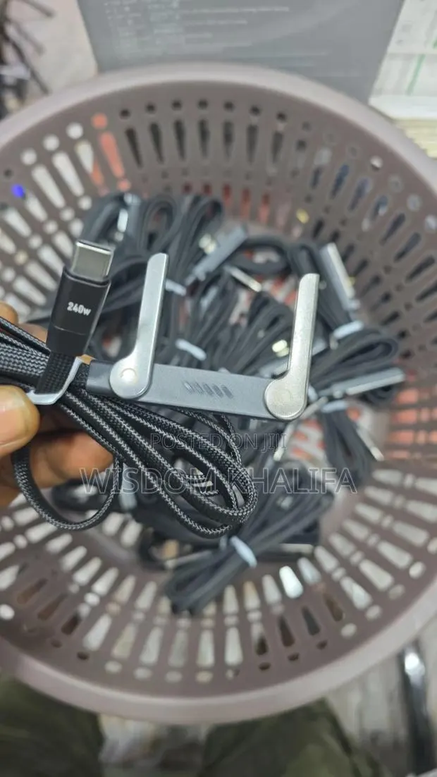 240w Super Fast Cable · Photo 1