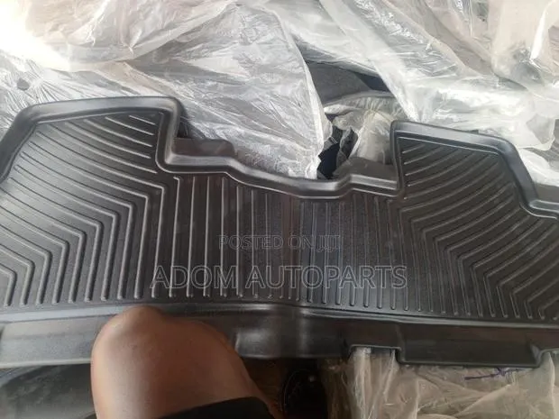 Toyota Highlander Floor Mat Carpet · Photo 1