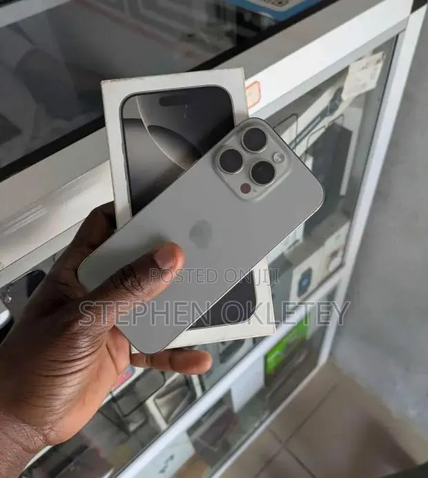 New Apple iPhone 15 Pro Max 256 GB Silver · Photo 1