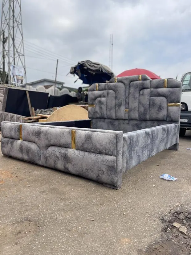 Queen Size Bed · Photo 1