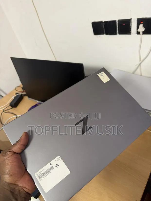 Laptop HP ZBook Studio G8 32GB Intel Core i7 SSD 512GB · Photo 1