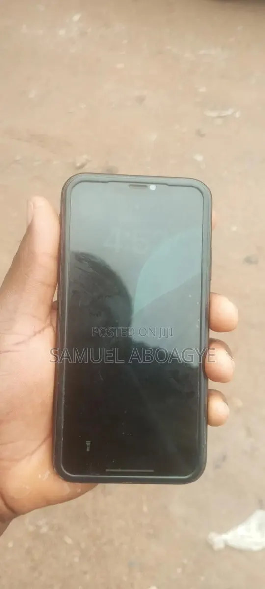 Apple iPhone XR 64 GB Black · Photo 1