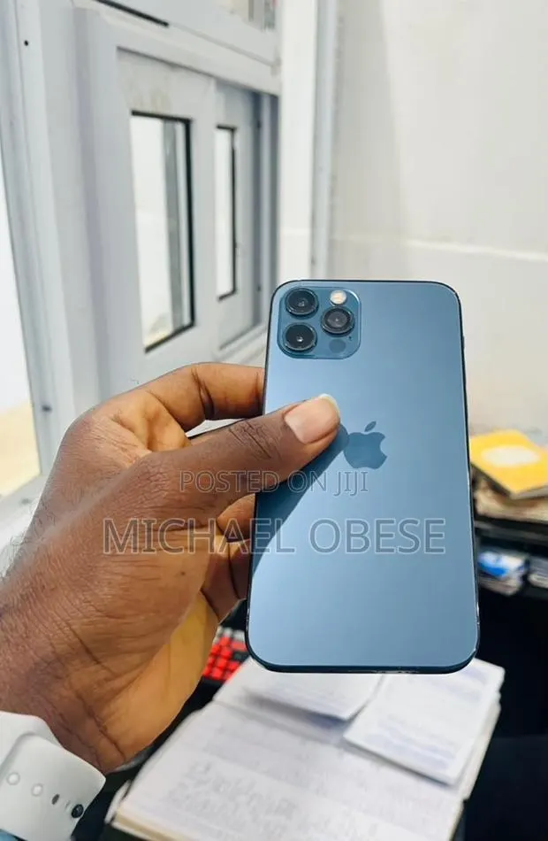 Apple iPhone 12 Pro 128 GB Blue · Photo 1