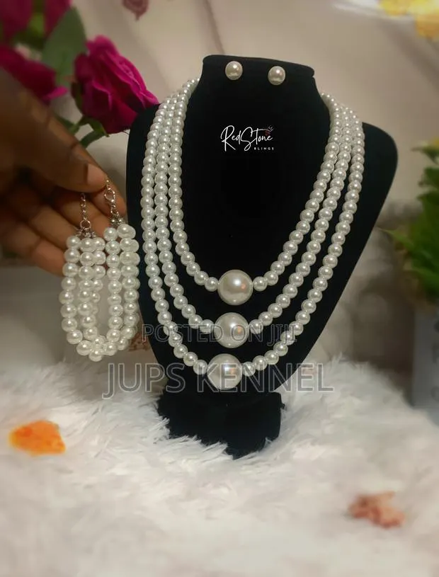 Necklace (Pearls) · Photo 1