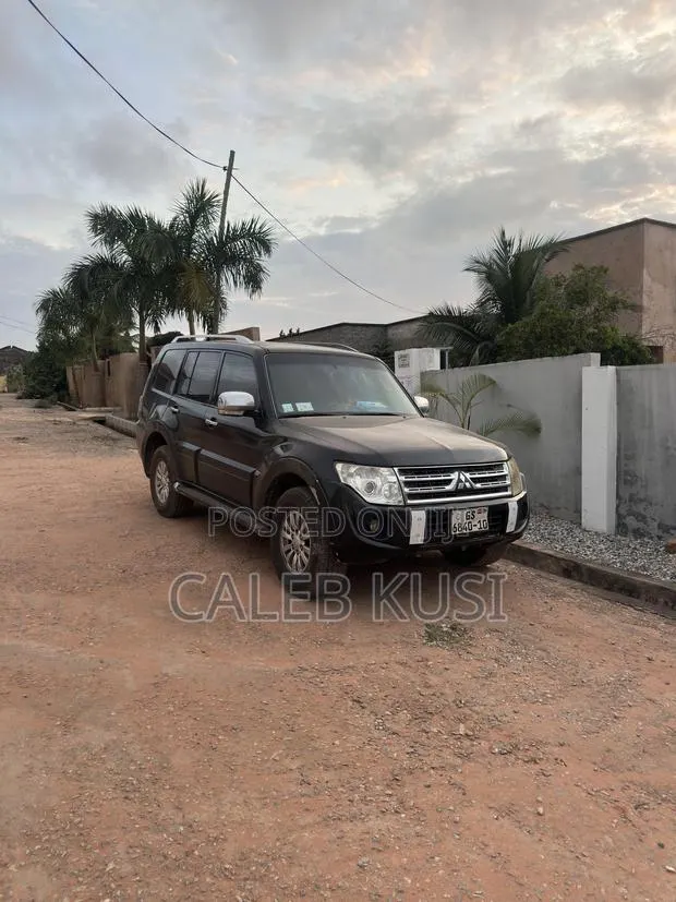 Mitsubishi Pajero 3.2 Di-Dc GLS 2010 Black · Photo 1
