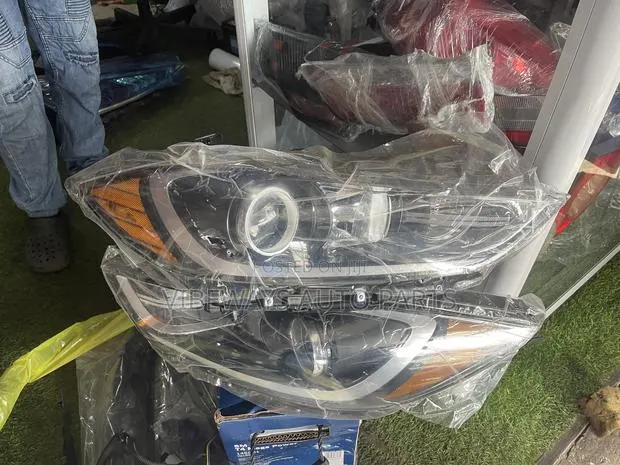 Hyundai Elentra 2017 Headlight Brand New Pair · Photo 1