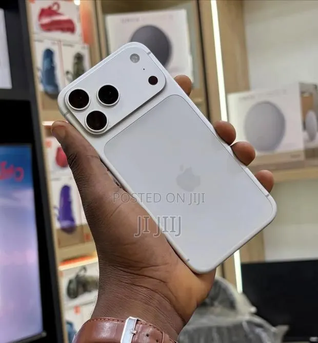 Apple iPhone 17 Pro Max 512 GB White · Photo 1
