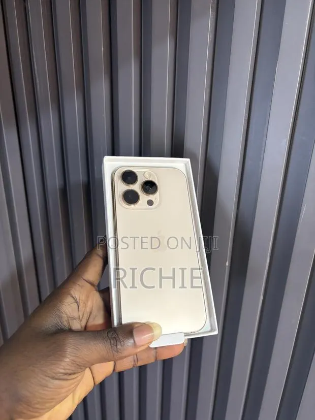 New Apple iPhone 16 Pro 256 GB Gold · Photo 1