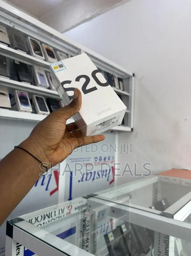 New Samsung Galaxy S20 FE 128 GB Blue · Photo 1