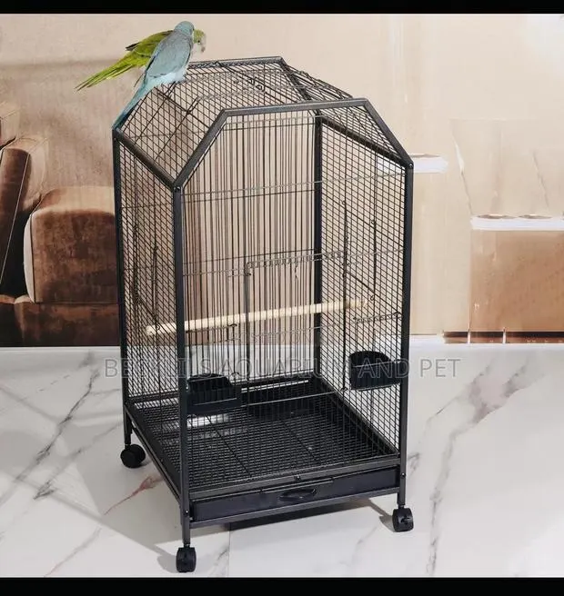 Grade a Parrot Cage With an Open Top · Photo 1