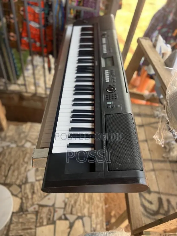 Yamaha Light Weighted 76 Keys Keyboard or Digital Piano · Photo 1