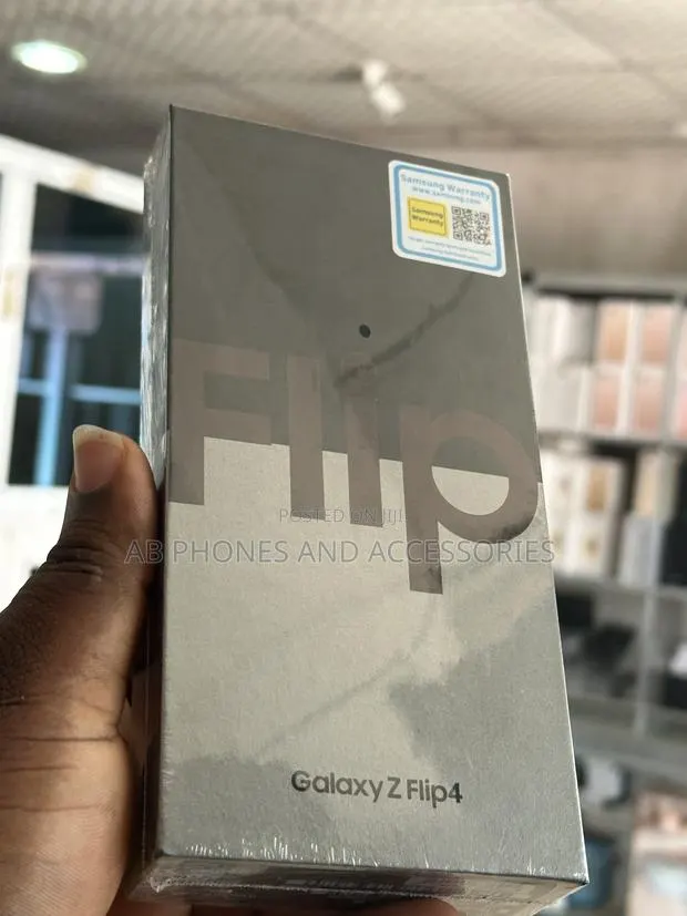 New Samsung Galaxy Z Flip4 256 GB Green · Photo 1
