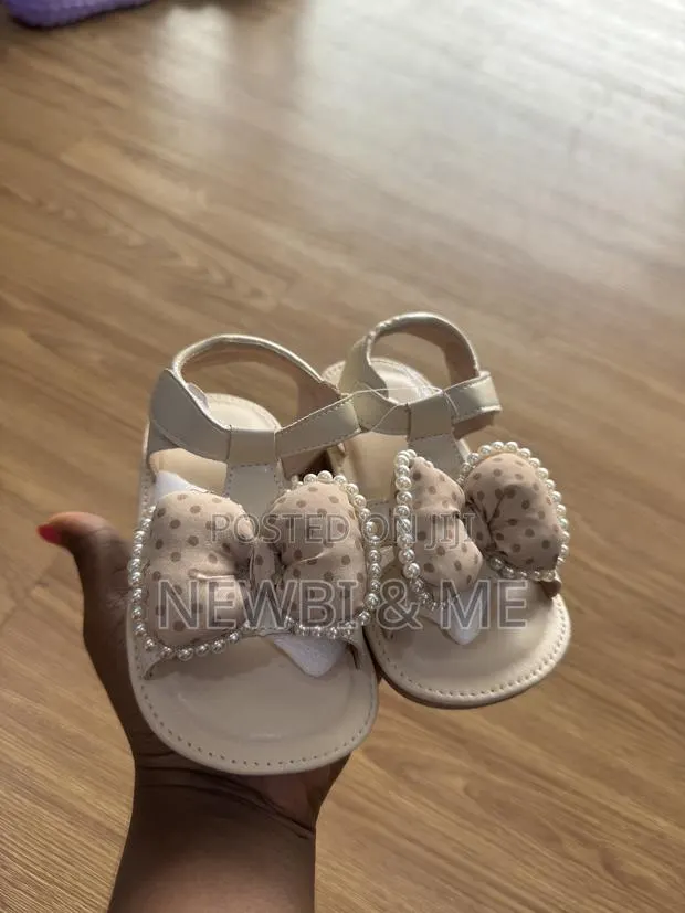 Kids Shoes · Photo 4