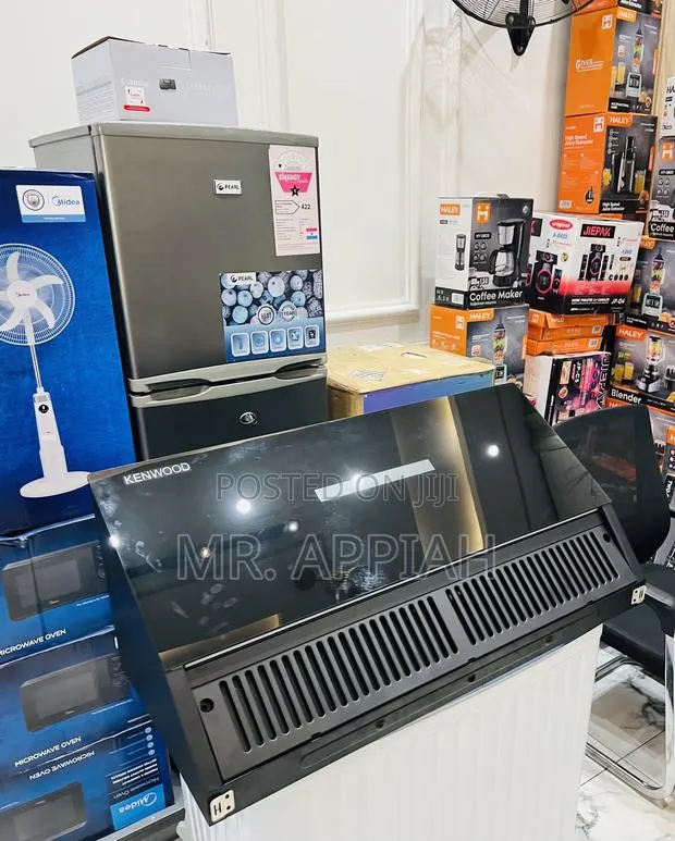Effortless Quality Kenwood 90cm Mirror Finish Black Extractor · Photo 1