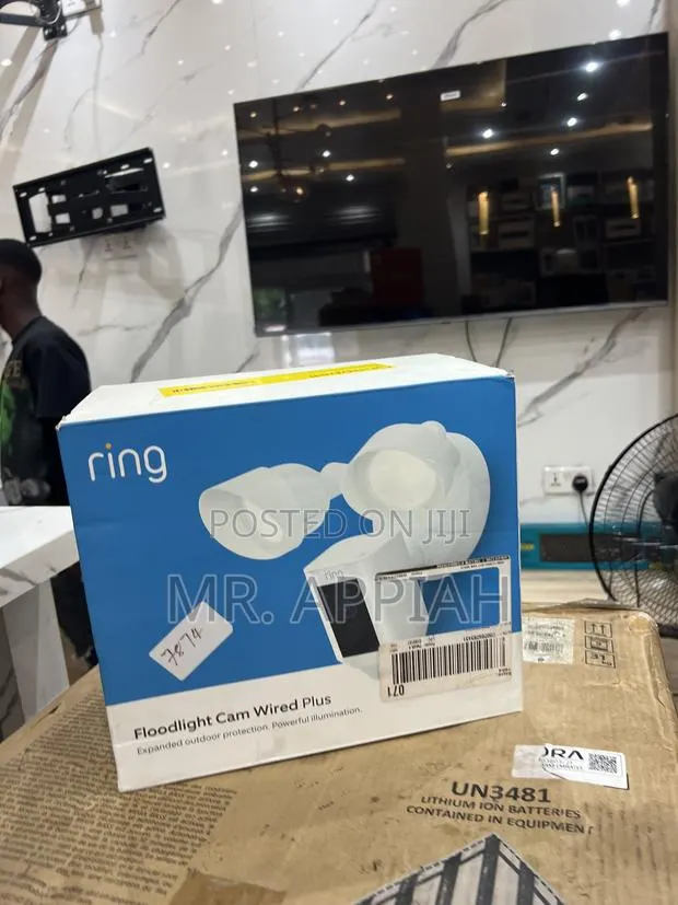 Get Ring Floodlight Smart Cam Wired Plus · Photo 1