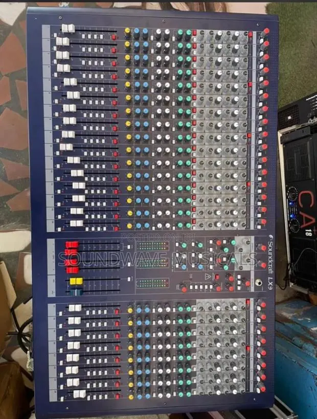Soundcraft Lx 24 Channel Mixer · Photo 1