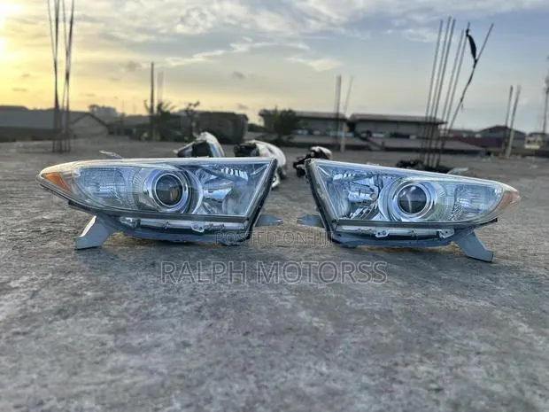 Toyota Highlander 2010-12 Headlight Pair · Photo 1