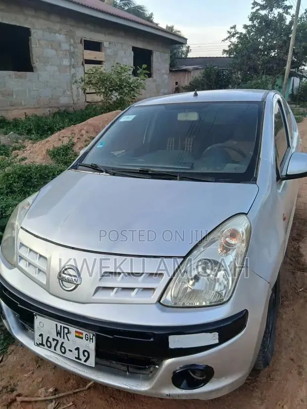 Nissan Pixo 1.0 FWD 2013 Silver · Photo 1
