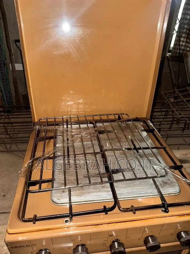 4 Burner Gas Stove + Grill · Photo 1