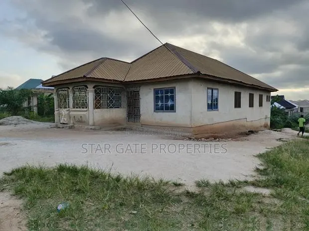5bdrm House in Kenyasi Adwumam., Kumasi Metropolitan for sale · Photo 1