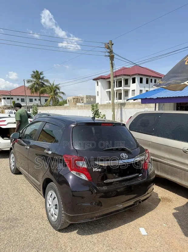 Toyota Vitz 1.3 FWD 5dr 2015 Purple · Photo 1