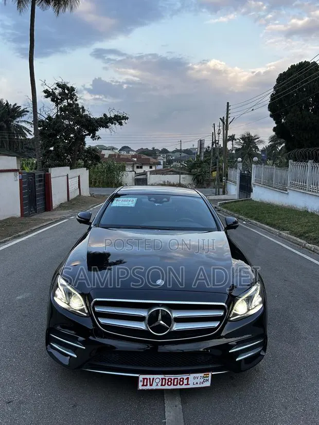 Mercedes-Benz E300 2017 Black · Photo 1