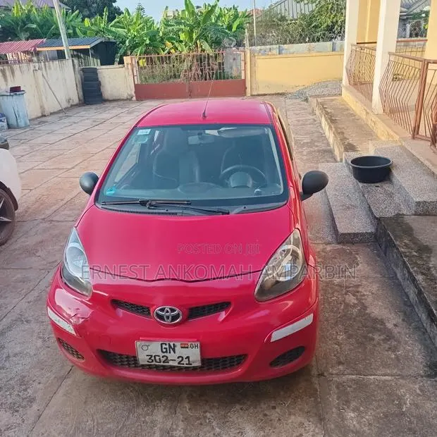 Toyota Aygo 2010 Red · Photo 1