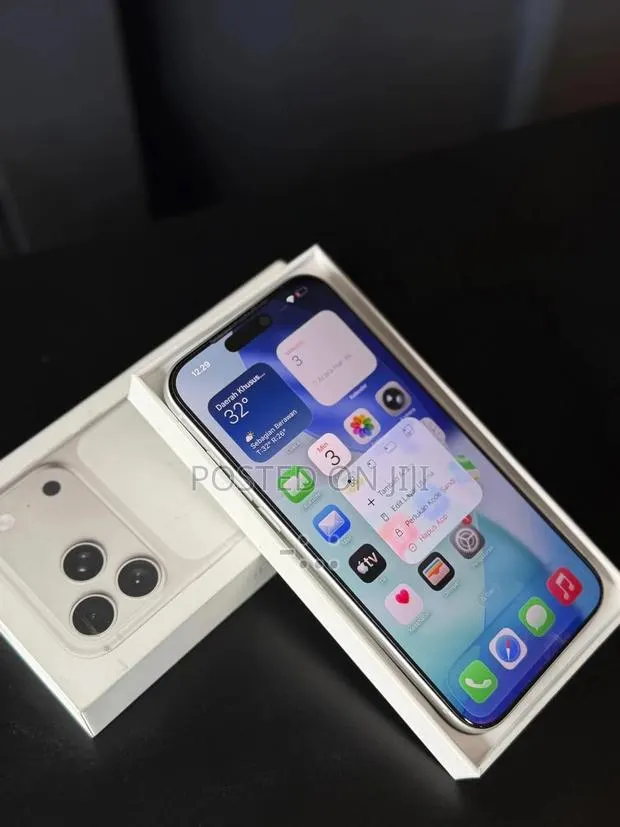 Apple iPhone 17 Pro Max 512 GB Silver · Photo 1