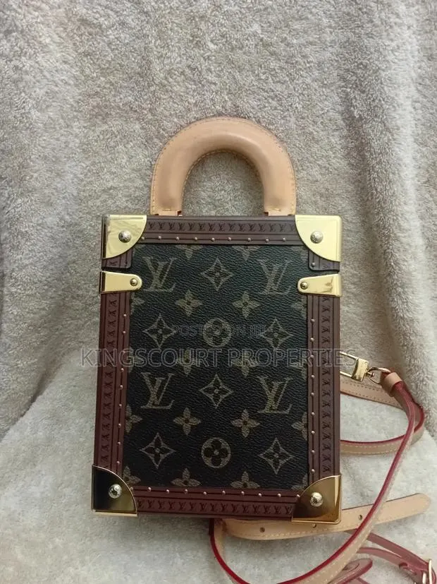 Louis Vuitton Tote Bag · Photo 1