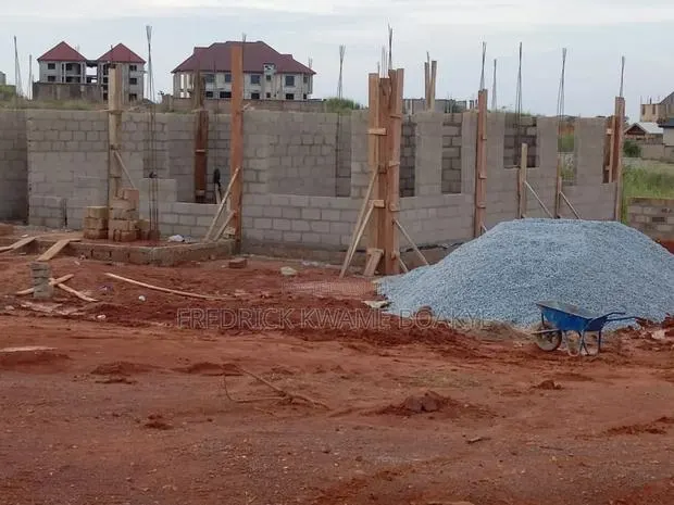 House For Sale At Abuakwa Twedie · Photo 1