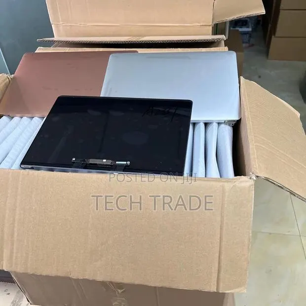 Macbook Screens (Brand New,Icloud Screen) · Photo 1