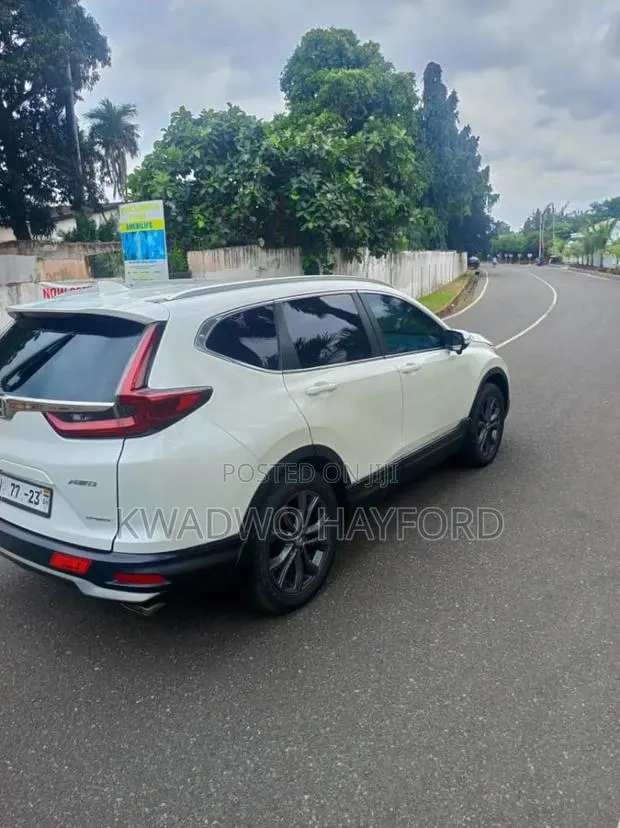 Honda CR-V 2018 White · Photo 1