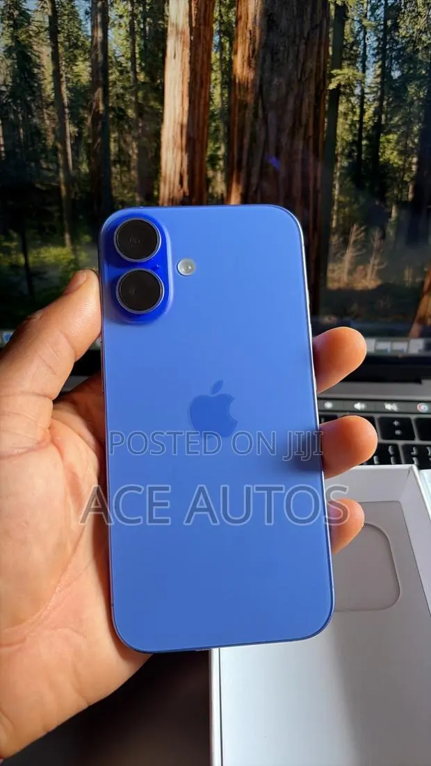 New Apple iPhone 16 128 GB Blue · Photo 1