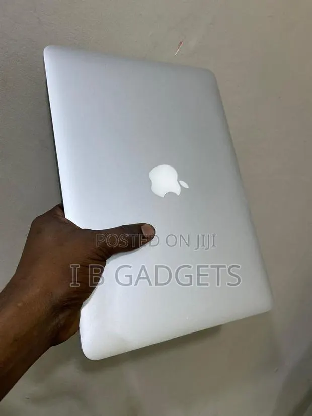 Laptop Apple MacBook Pro 2015 8GB Intel Core i5 SSD 256GB · Photo 1