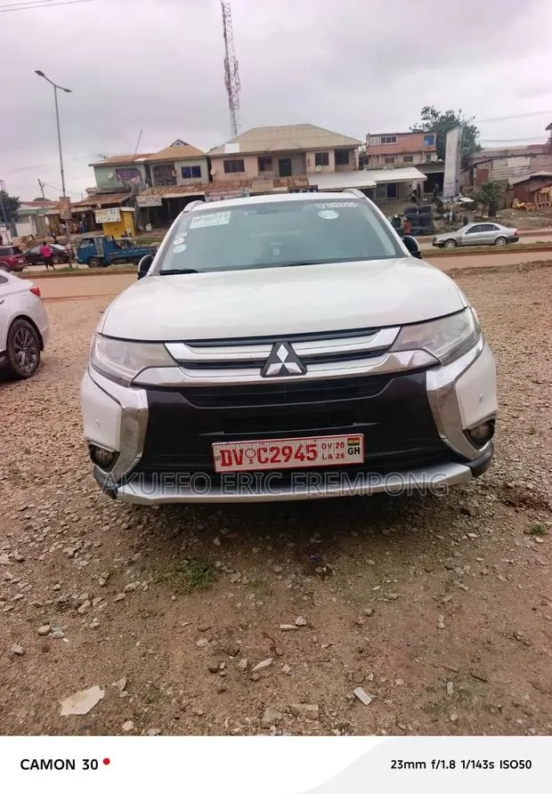 Mitsubishi Outlander 2017 White · Photo 1